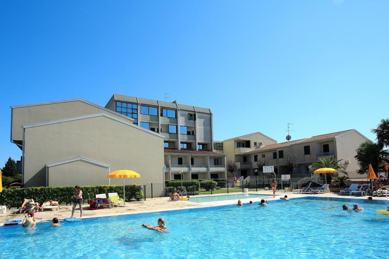 Villaggio Luna Due Каорле Экстерьер фото