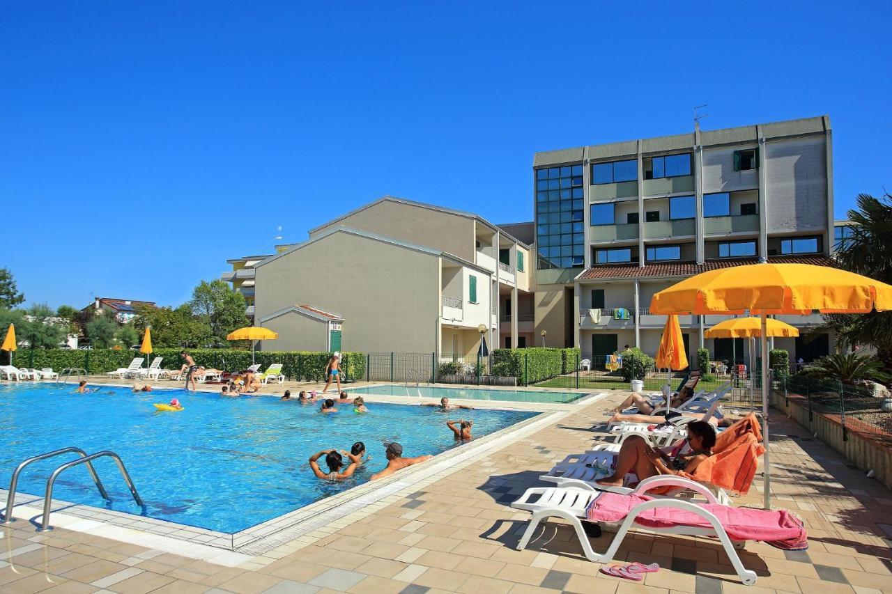 Villaggio Luna Due Каорле Экстерьер фото