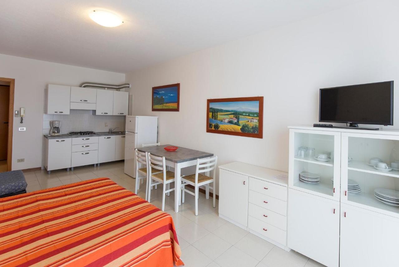 Villaggio Luna Due Каорле Экстерьер фото
