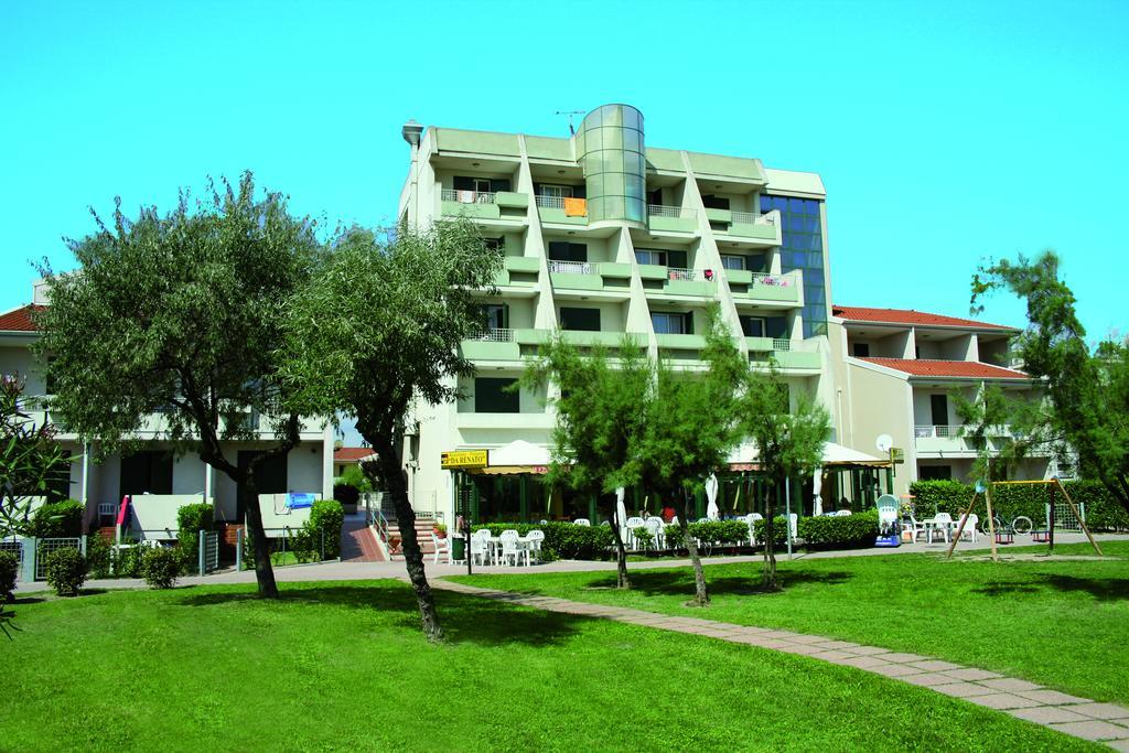 Villaggio Luna Due Каорле Экстерьер фото